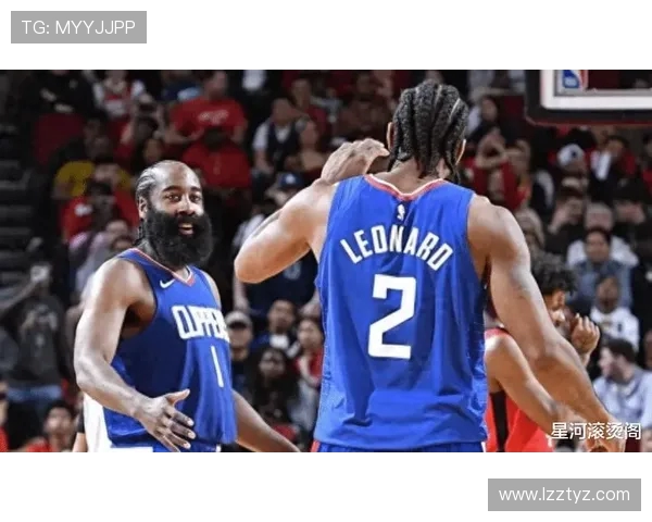 洛杉矶快船对阵强敌展开激烈角逐 球队全力争胜冲击季后赛