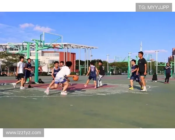 篮球点燃青春激情展现团队力量谱写拼搏与梦想的辉煌篇章